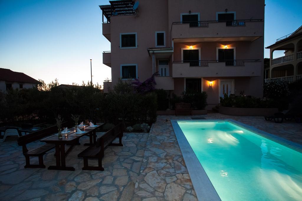 Apartments Lara & Luka Zadar Exteriör bild