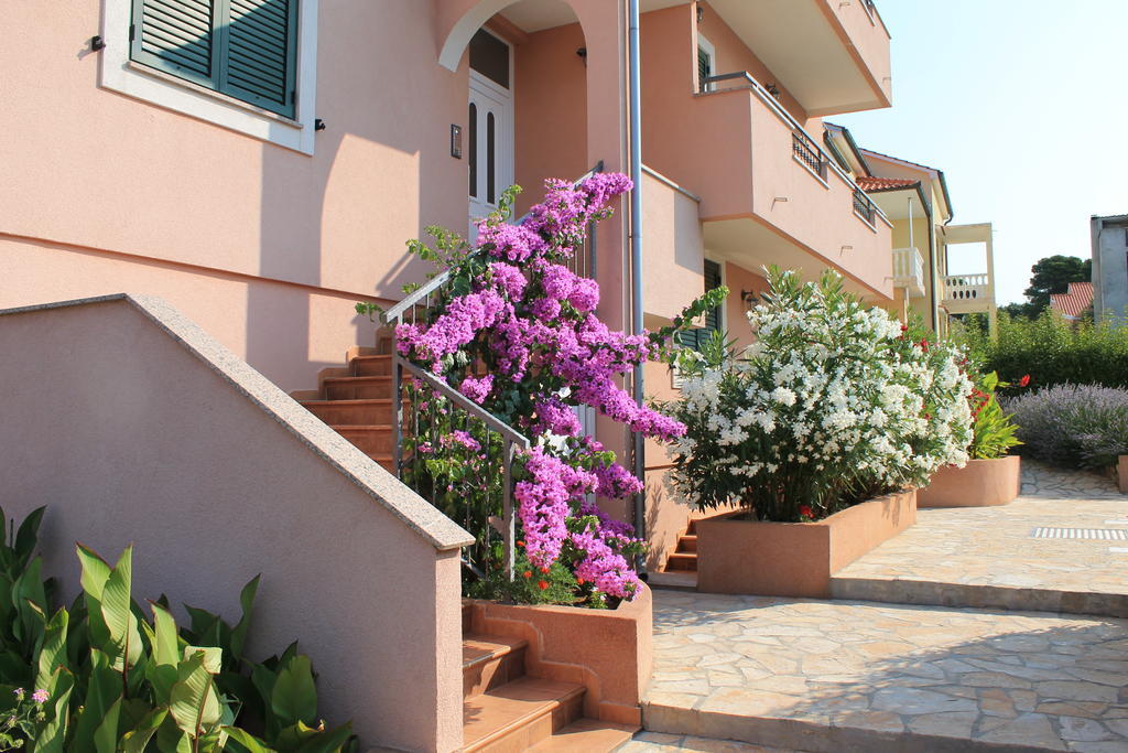 Apartments Lara & Luka Zadar Exteriör bild